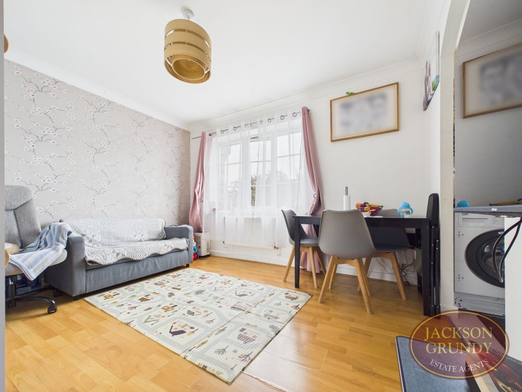 Property photo 2 of 6 Meadowsweet Walk