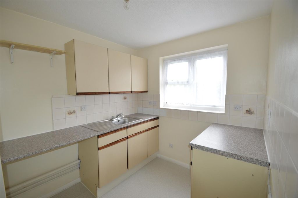Property photo 2 of 5 Kitchen