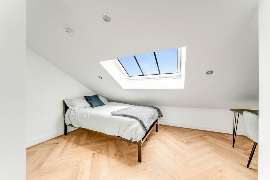 Property photo 2 of 10 This Charming Double Bedroom Features A Cozy Desig...