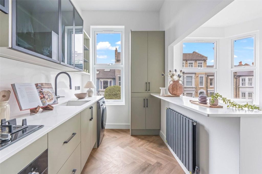 Property photo 2 of 12 Picture No. 16