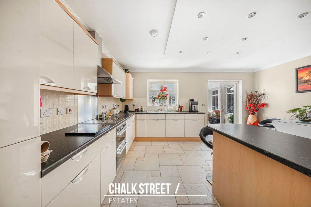 Property photo 2 of 26