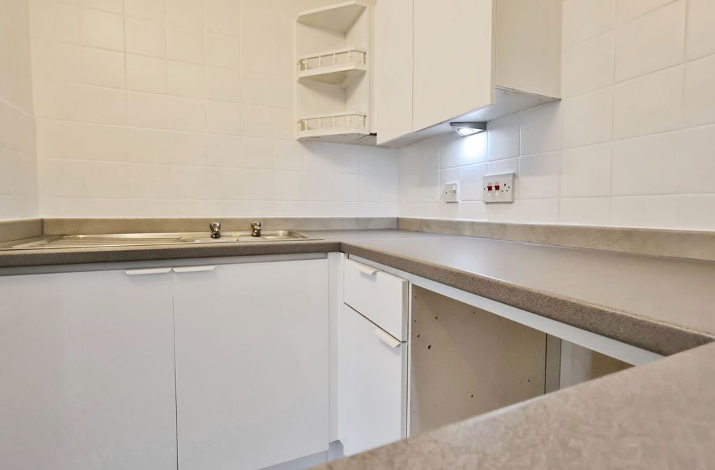 Additional image 5 of 1 bed flat for saleElmwood Court, High Street, Baldock SG7