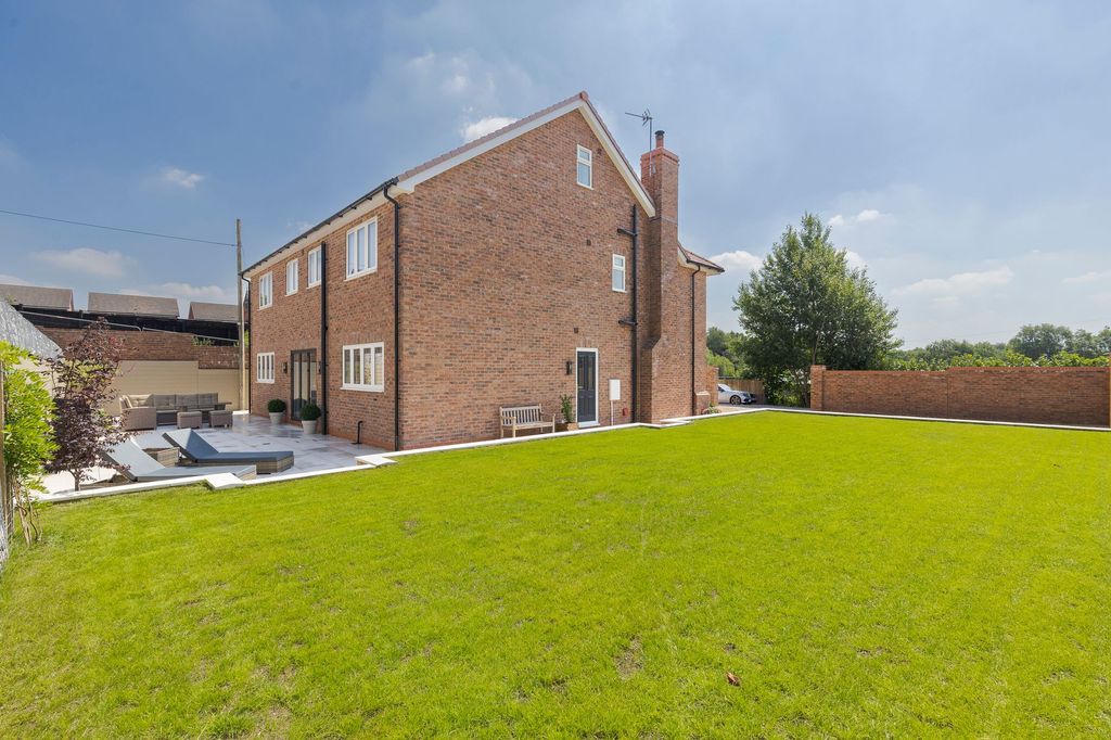 Property photo 3 of 41