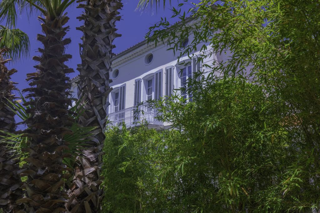Property photo 1 of 28