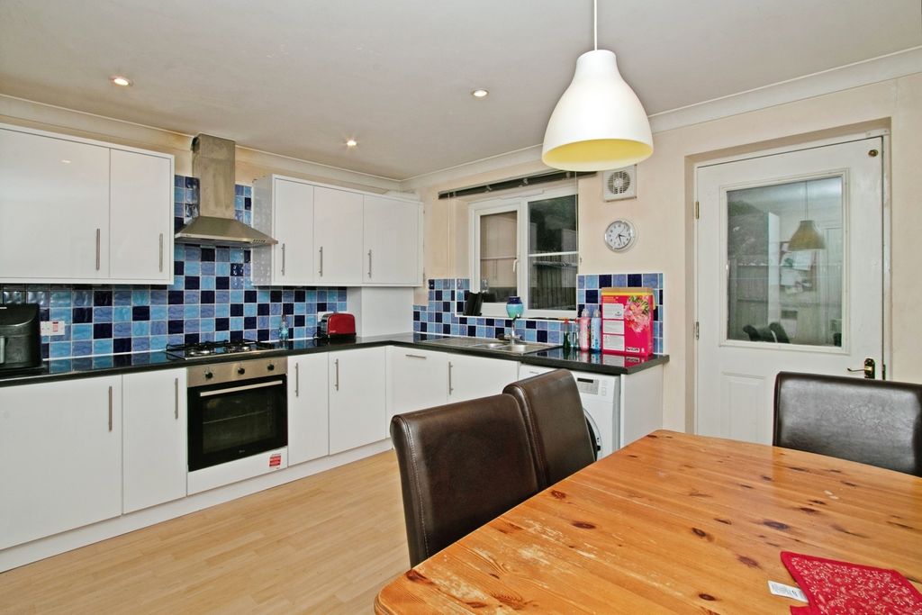 Property photo 3 of 27 Kitchen/Breakfast Rm