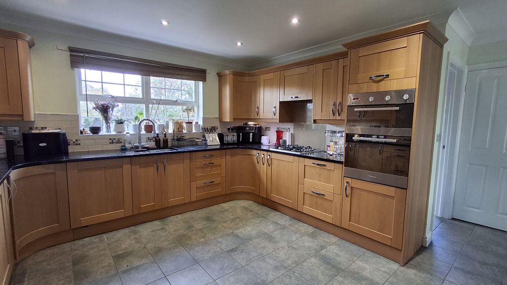 Property photo 2 of 16 Kitchen