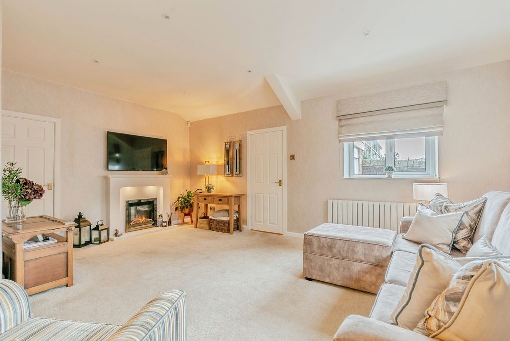 Property photo 3 of 21 Pbox-Img.Jpg