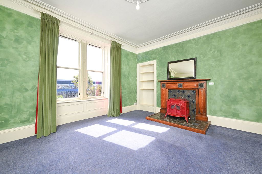 Property photo 3 of 45