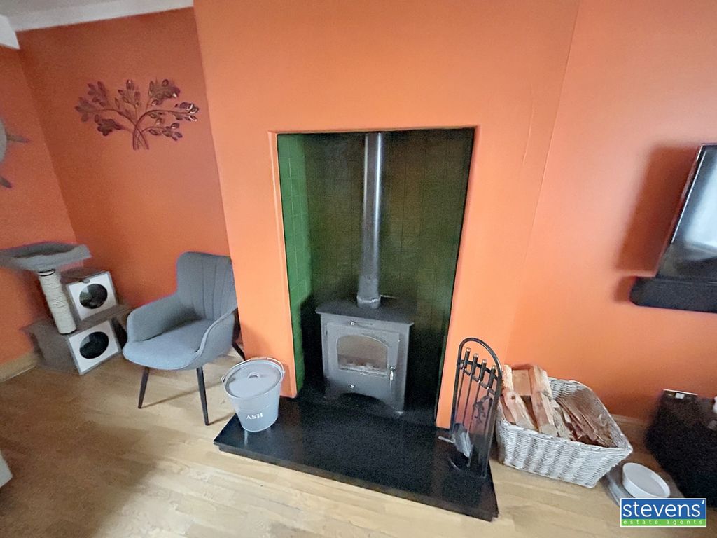 Property photo 3 of 25 Image00044