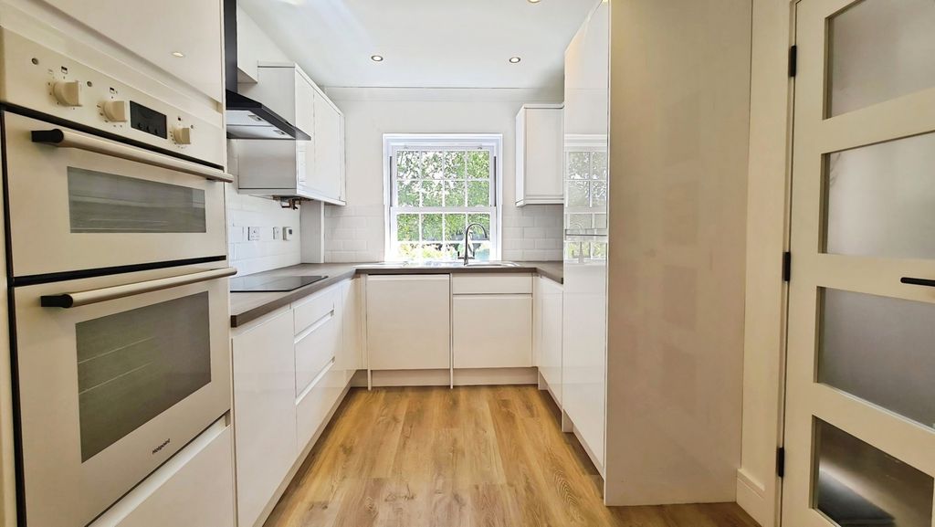 Property photo 3 of 11 Pbox-Img.Jpg