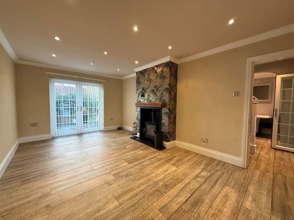 Property photo 2 of 18 Living Room