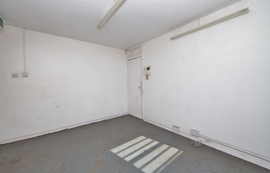Property photo 3 of 9 Picture No. 04