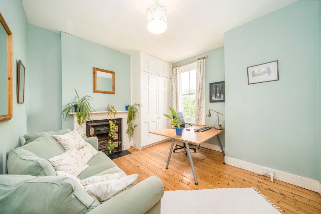 Property photo 2 of 8 Picture No. 18