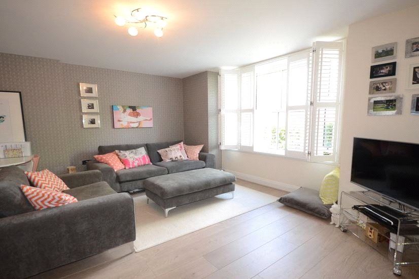 Property photo 3 of 7 Living Room