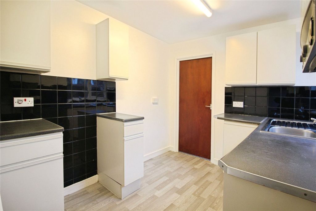 Property photo 3 of 12 Picture No. 11