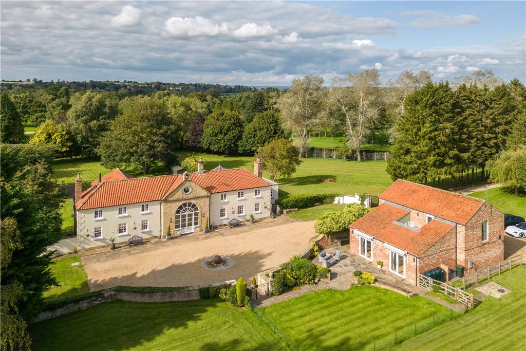 Property photo 2 of 40 Picture No. 01