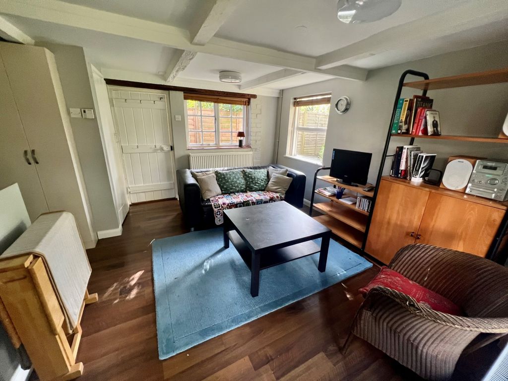 Property photo 2 of 17 Lounge 3