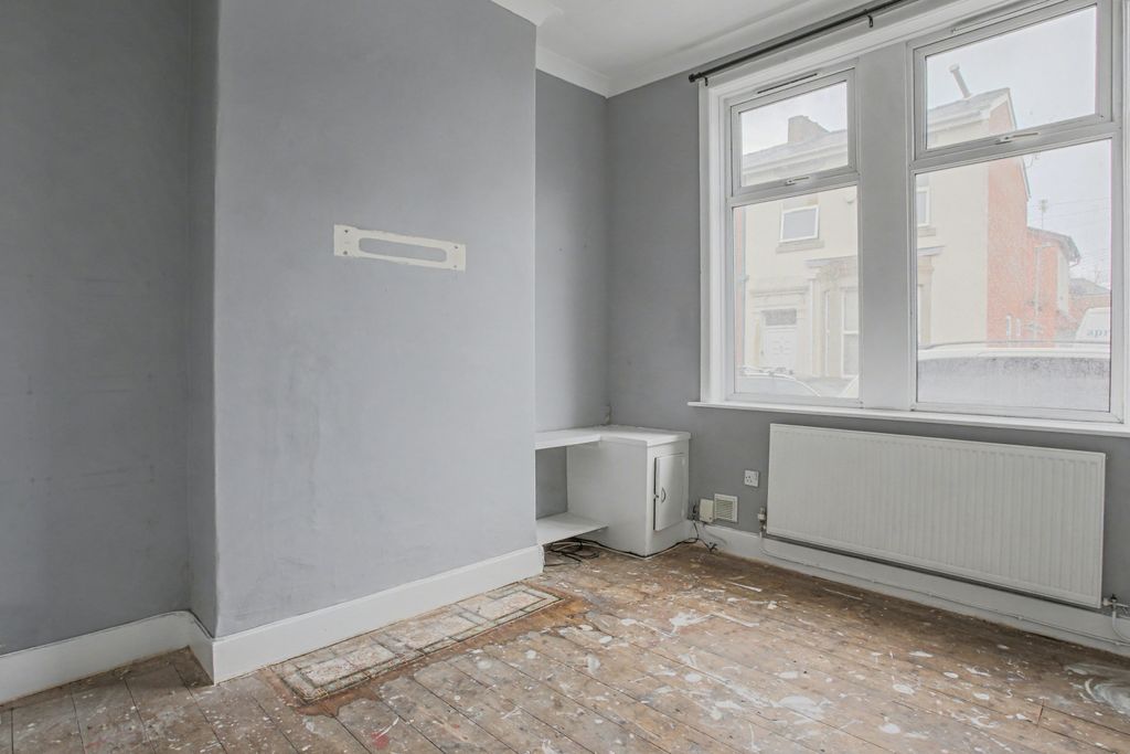 Property photo 2 of 20 12 Waterloo Terrace, Ashton-On-Ribble, Preston, Lancashire, Pr2 1Db