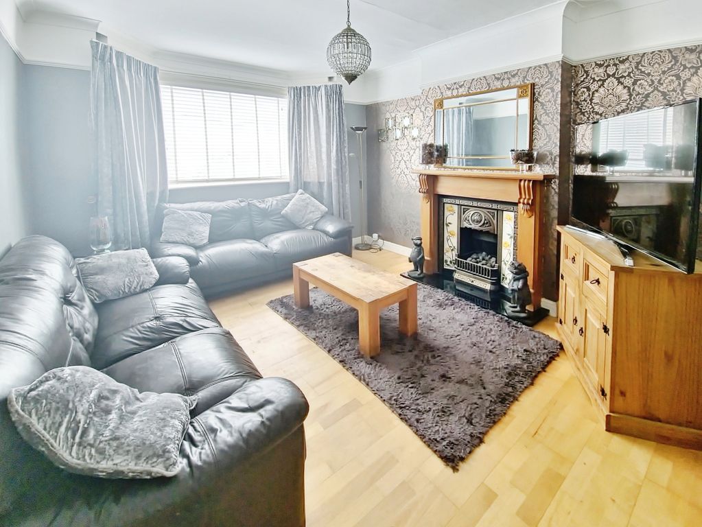 Property photo 2 of 16 034522Fb-1000047046