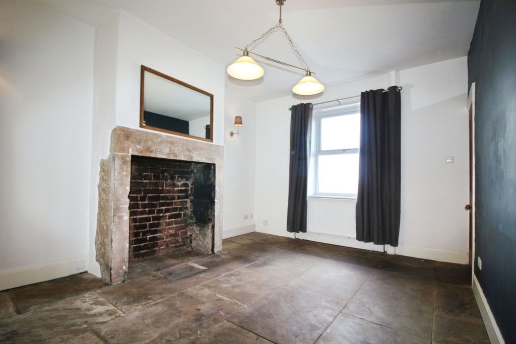 Property photo 2 of 11 Lounge