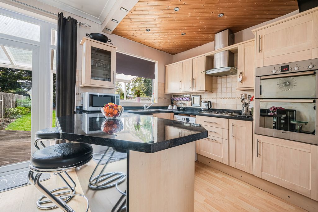 Property photo 3 of 19 Reception/Kitchen