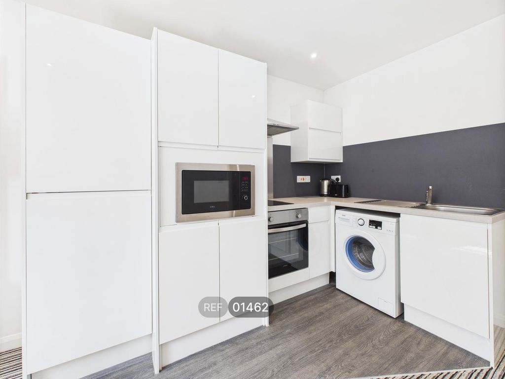Property photo 1 of 11 Kitchen / Living Area