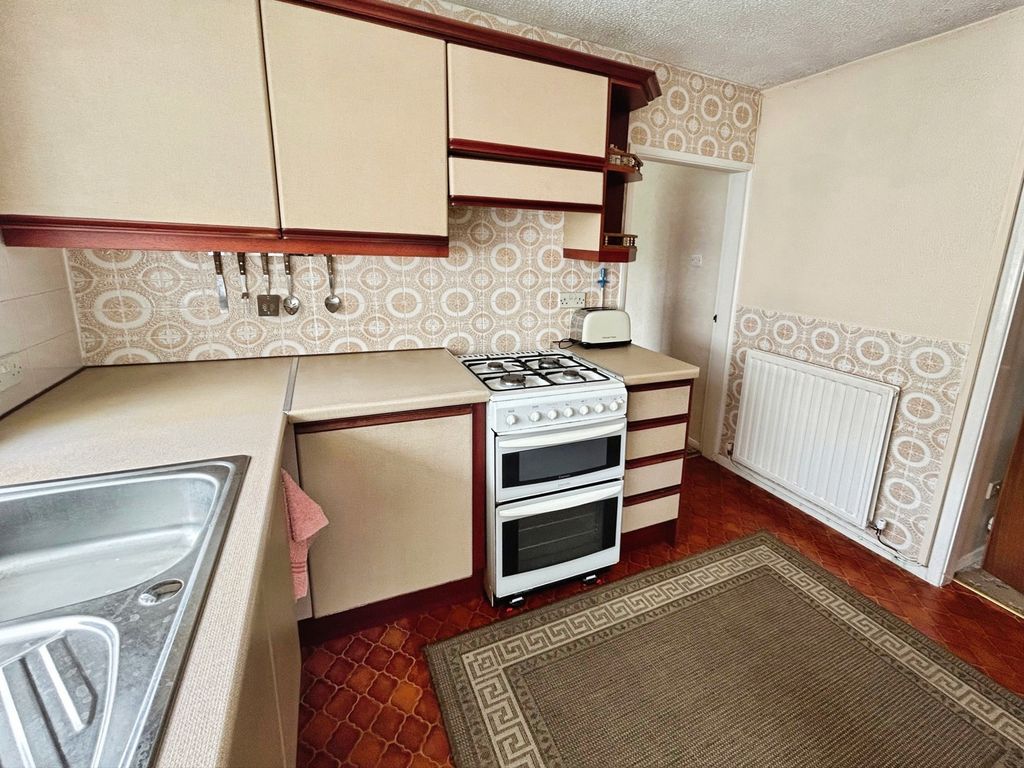 Property photo 2 of 17 Kitchen
