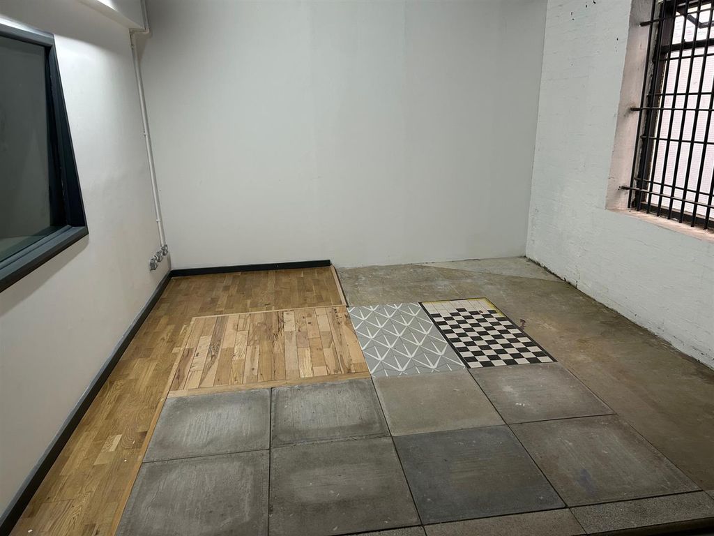 Property photo 2 of 13 Unit-4_1Bdarnleyrd (2).Jpg