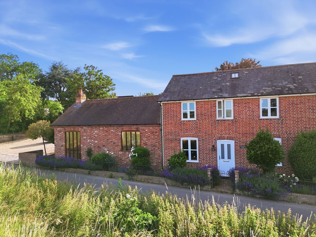 Property photo 1 of 32
