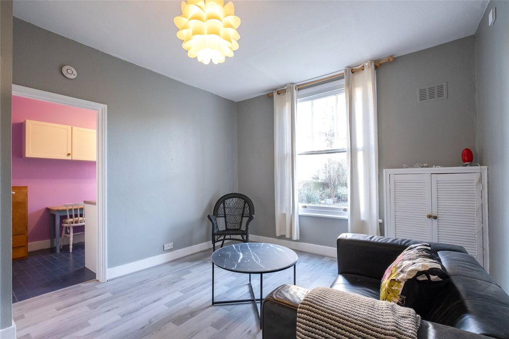 Property photo 1 of 8 Picture No. 08