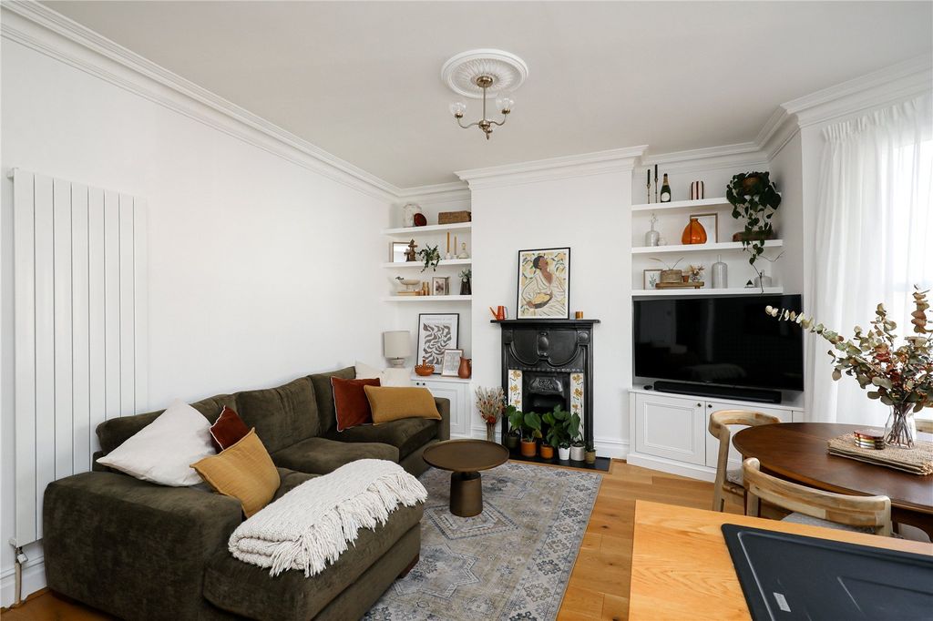 Property photo 2 of 7 Living Room