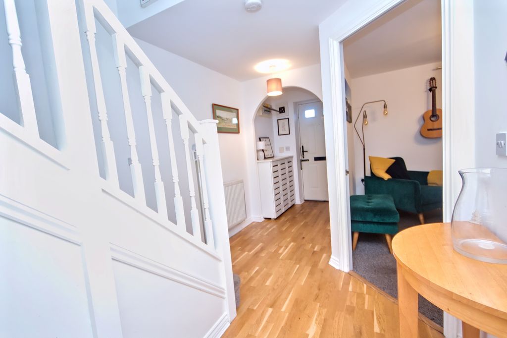 Property photo 2 of 15 Entrance Hall