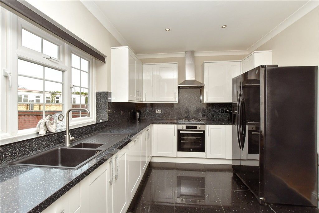 Property photo 2 of 20 Kitchen/Dining Area