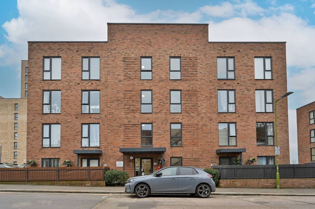 Property photo 2 of 16