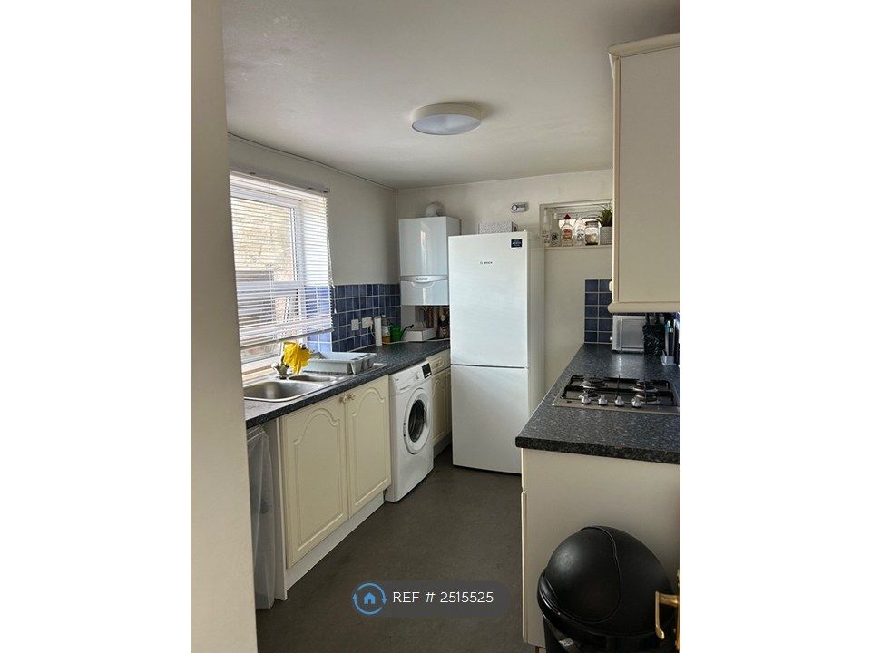 Property photo 3 of 8 Kitchen