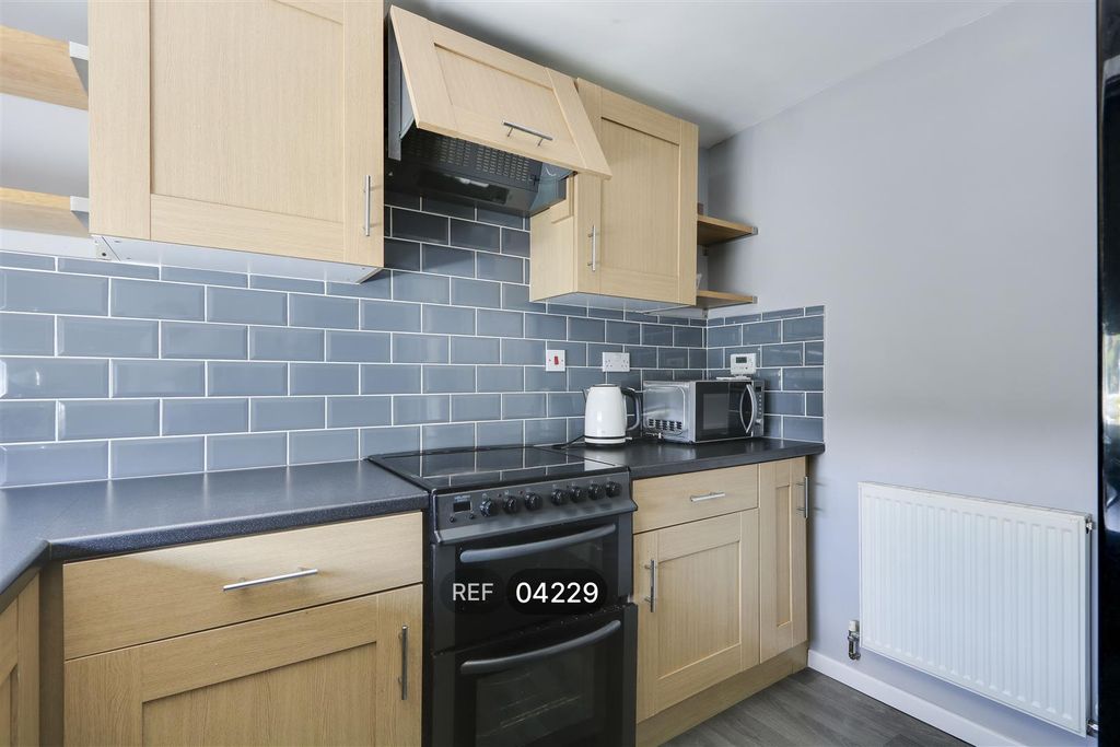 Property photo 3 of 10 Kitchen