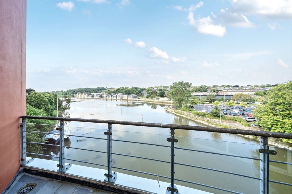 Property photo 1 of 19 Balcony