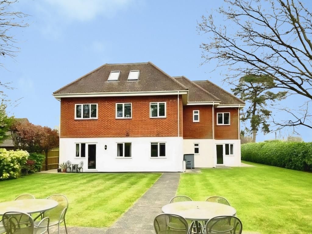 Property photo 1 of 10 Garden View