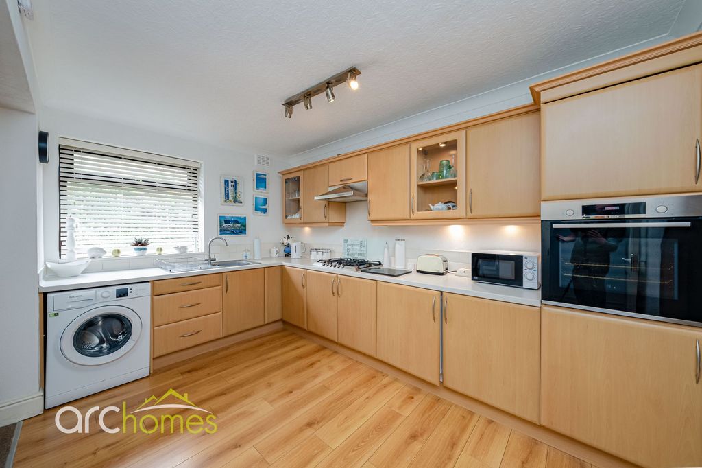 Property photo 3 of 35