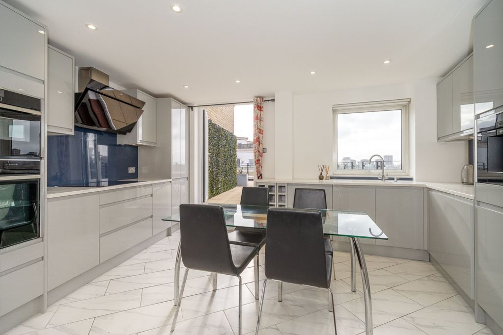 Property photo 3 of 28 Picture No. 09