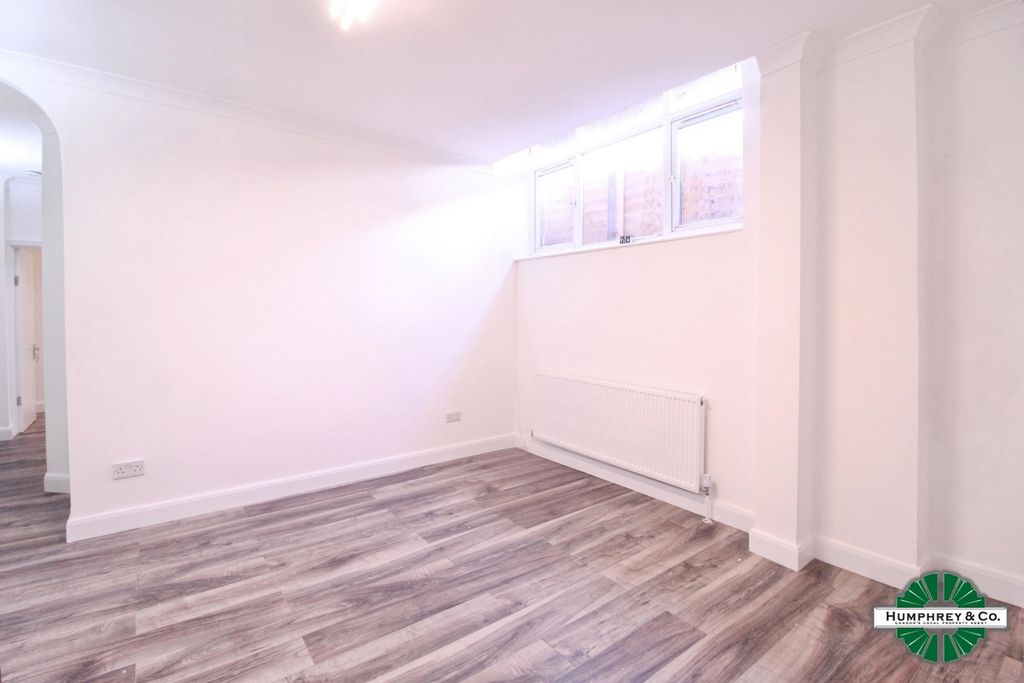 Property photo 3 of 9 Pbox-Img.Jpg