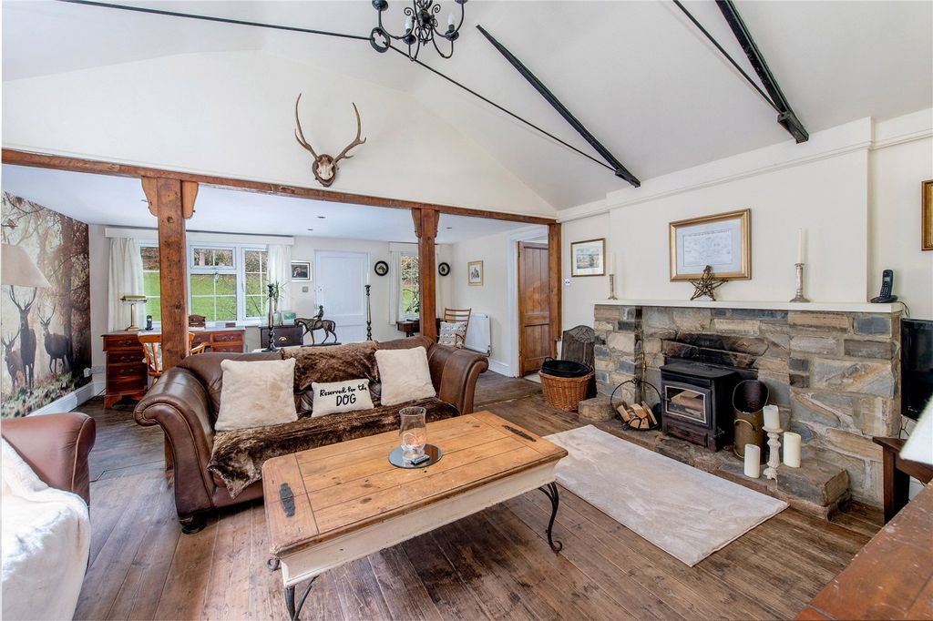 Property photo 2 of 20 Living Room