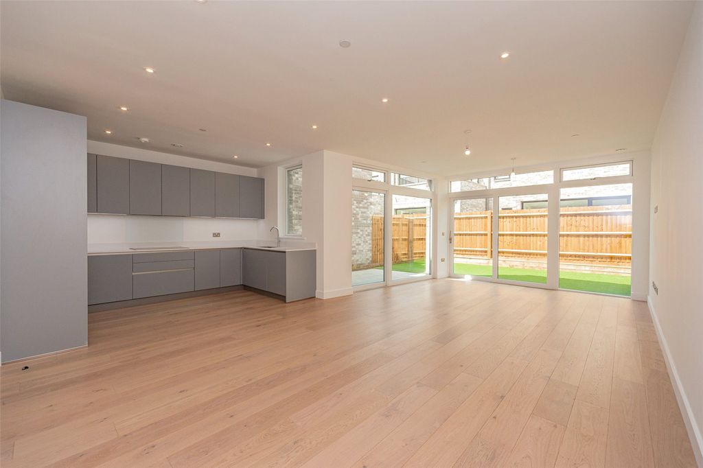 Property photo 3 of 16 Picture No. 16