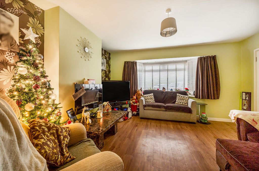 Property photo 3 of 23 1383680-17-692Da9...