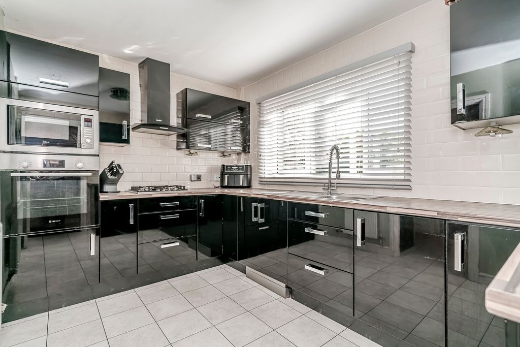 Property photo 3 of 47