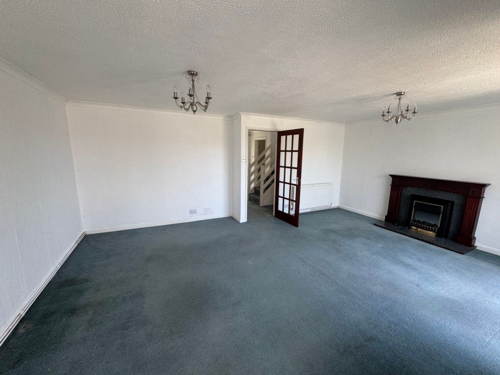 Property photo 3 of 9 Living Room