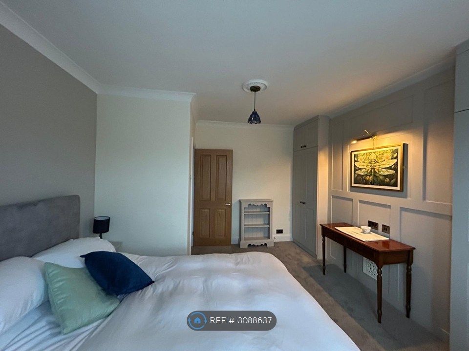 Property photo 3 of 13 Generous Fitted Storage