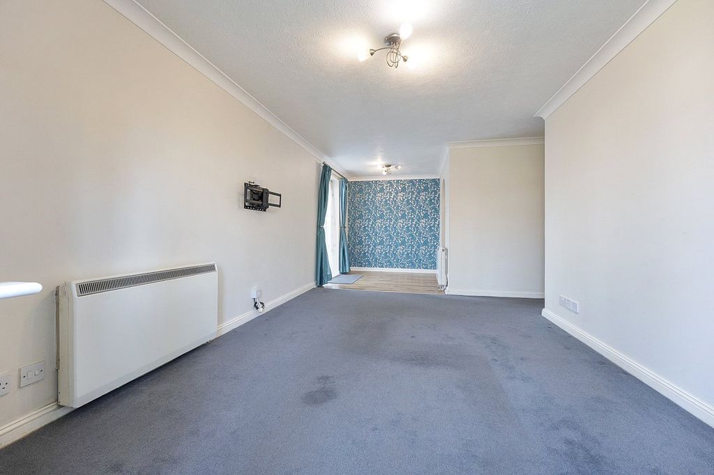 Property photo 2 of 18 Picture No. 15