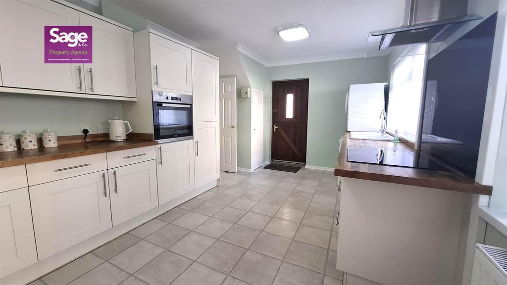 Property photo 3 of 35