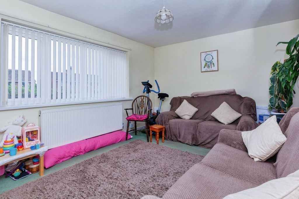 Property photo 2 of 18